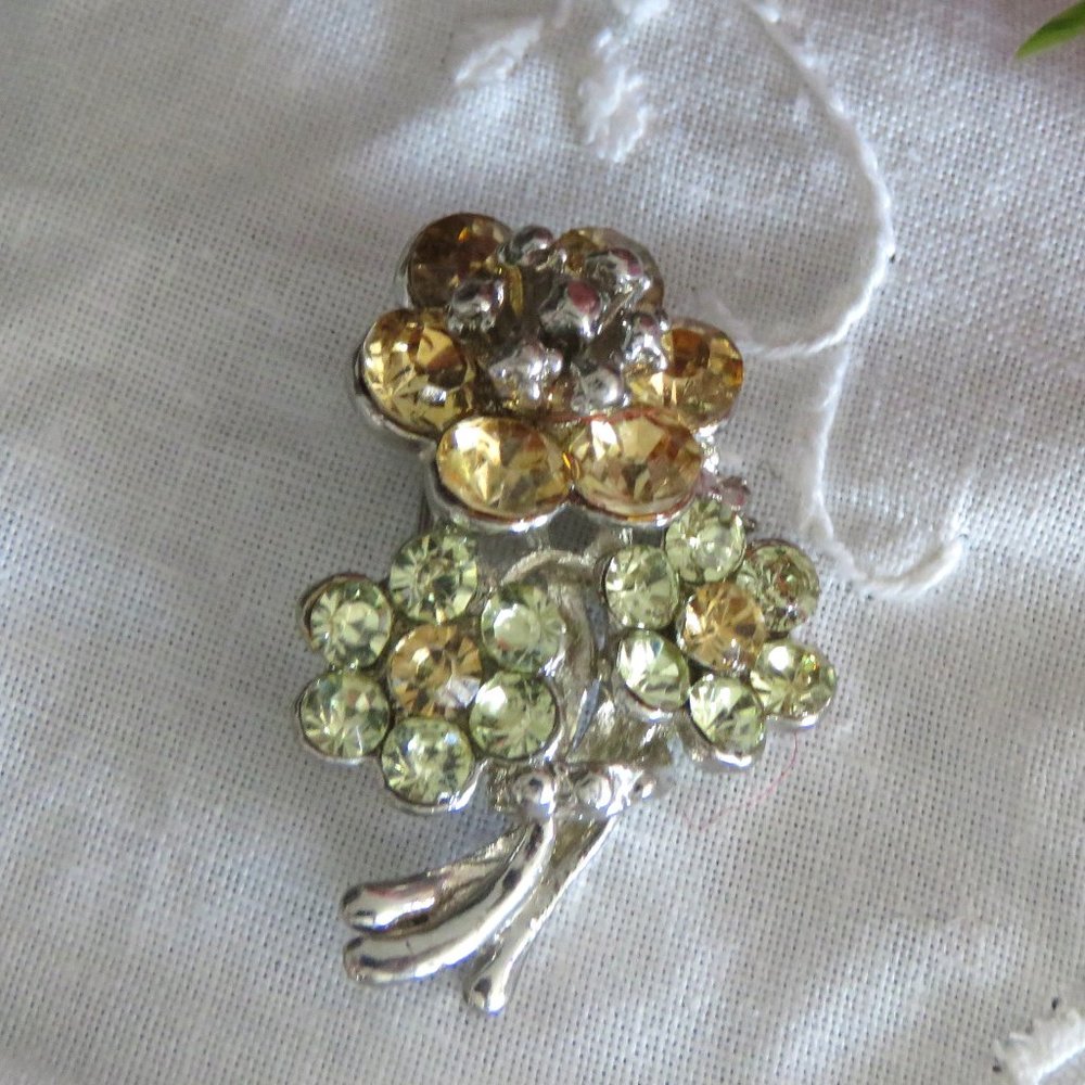 Vintage Rhinestone Daisy Floral Brooch | Yellow Gr